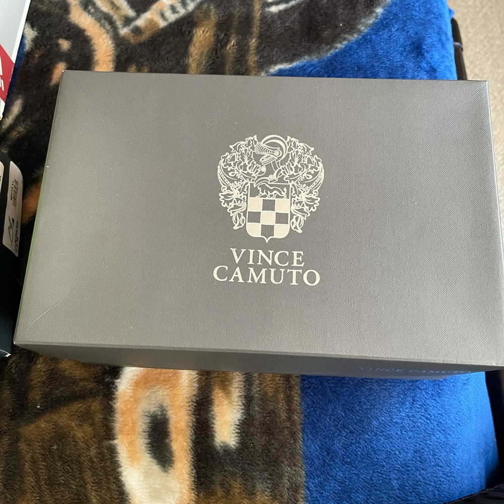 VINCE CAMUTO sandals!